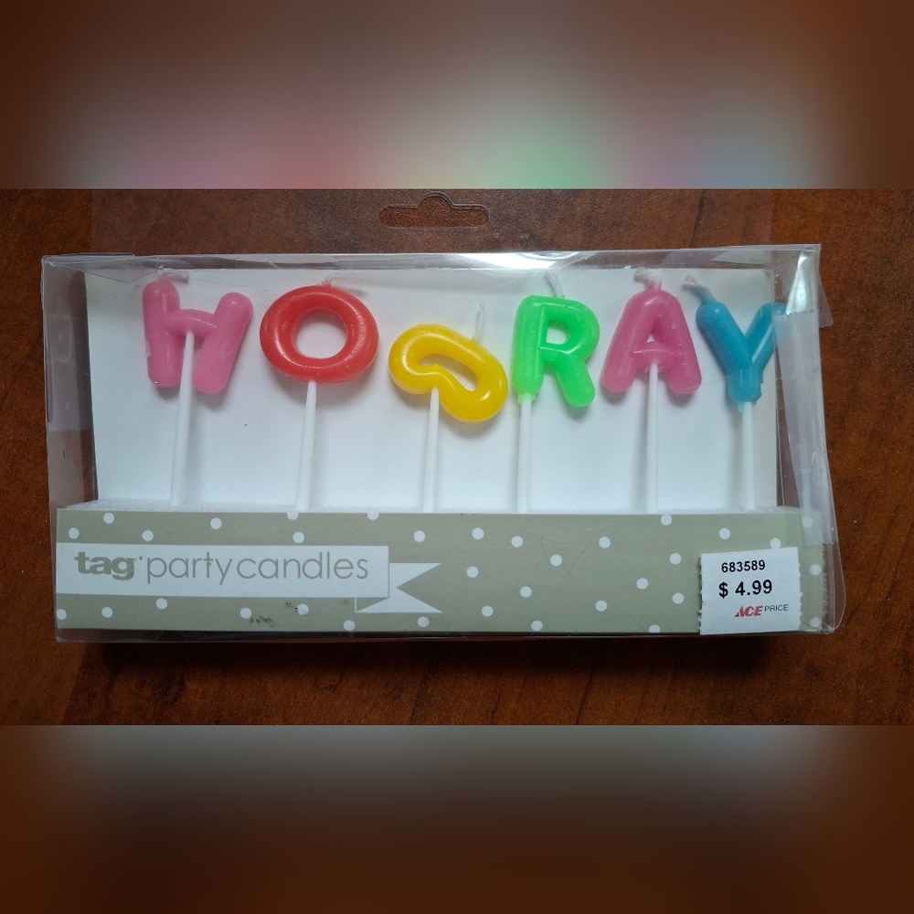 TAGS Party Candles "HOORAY" MultiColored